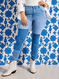 Only Carmakoma  Car AUGUSTA - Lyseblå jeans i bomullsdenim med cool detaljer