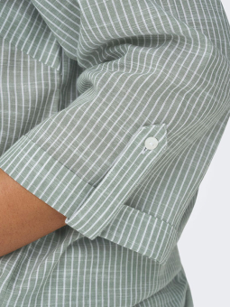 Only Carmakoma POILA - Grønn skjorte med hvite striper