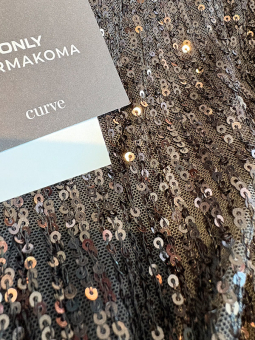 CARANA - Plus Size Kjole fra Only Carmakoma