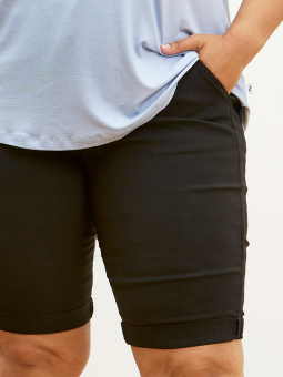 Zhenzi Svarte shorts med glidelås og lommer