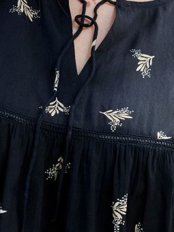 Zhenzi GEORGIA - Svart viskosebluse med lyst print