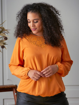 Zhenzi LEGACY - Oransje satengbluse med blonde