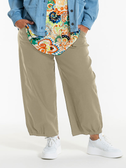 CLARA - Plus Size Bukser fra Gozzip