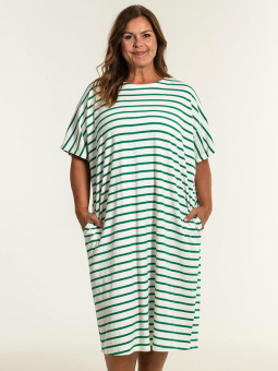 PIL - Plus Size Kjole fra Gozzip
