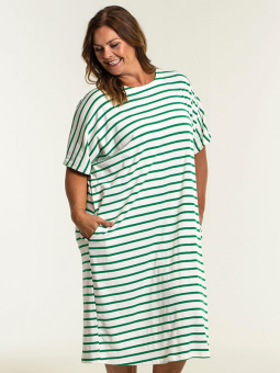 PIL - Plus Size Kjole fra Gozzip