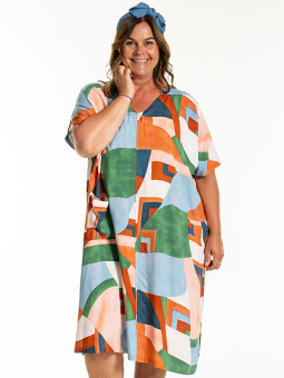 JUSTINA - Plus Size Kjole fra Gozzip