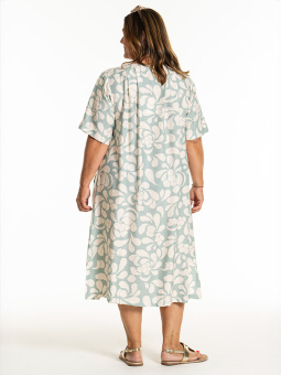 KHANDRA - Plus Size Kjole fra Gozzip