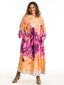 BETINE - Plus Size Kjole fra Gozzip