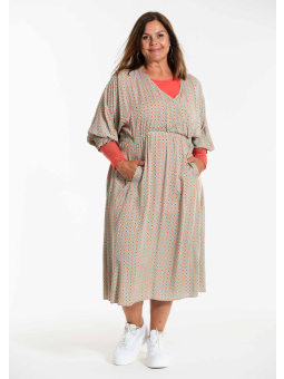 BRIGITT - Plus Size Kjole fra Gozzip