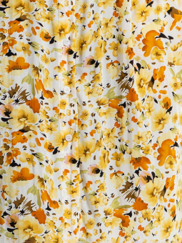 Studio ABELINE - Hvit viskosekjole med gule blomster