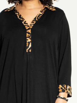 Studio DAISI - Svart tunika med leoparddetajler