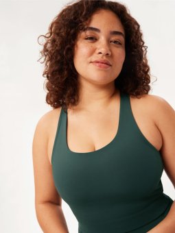 PALOMA - Plus Size Topp fra Girlfriend Collective