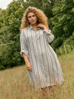 KCMILLE - Plus Size Kjole fra Kaffe Curve