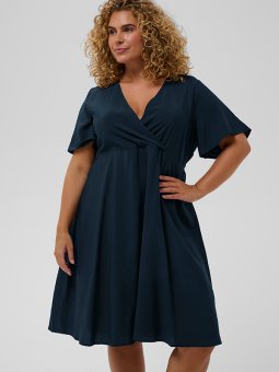 KCNEELA - Plus Size Kjole fra Kaffe Curve