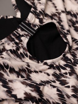 CARELLY - Plus Size Swimsuit fra Only Carmakoma