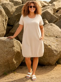 AMIN - Plus Size Kjole fra Zhenzi