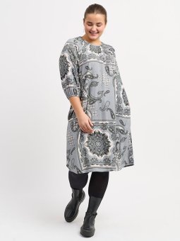 ADDIANE - Plus Size Kjole fra Adia