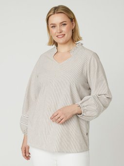 ADGINGER - Plus Size Bluse fra Adia