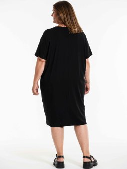 BELINA - Plus Size Kjole fra Gozzip