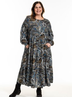 SUSSIE - Plus Size Kjole fra Gozzip