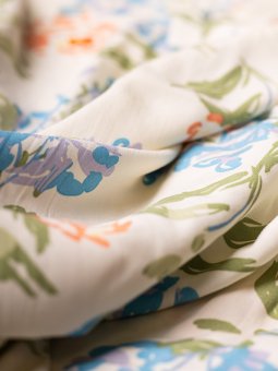 KARUNA - Plus Size Bluse fra Gozzip