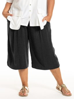 KATALIN - Plus Size Shorts fra Gozzip