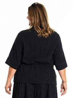 KATARINA - Plus Size Jakke fra Gozzip