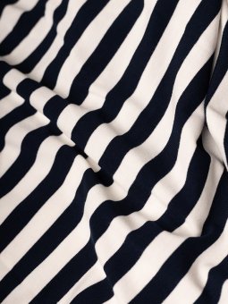 PENNIE - Plus Size Skjørt fra Gozzip