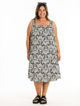 KARLINA - Plus Size Kjole fra Gozzip