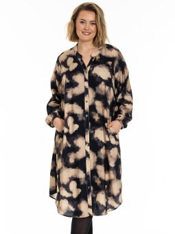 GANJA - Plus Size Kjole fra Gozzip