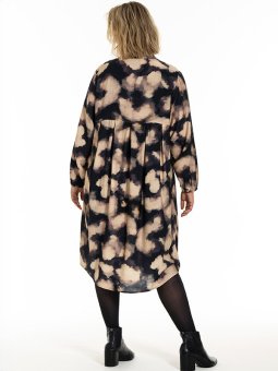 GANJA - Plus Size Kjole fra Gozzip