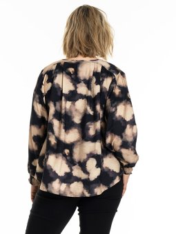 GANNIKA - Plus Size Bluse fra Gozzip
