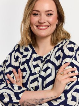 GANNBRIT - Plus Size Bluse fra Gozzip