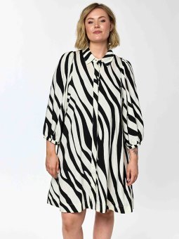 GWILMA - Plus Size Kjole fra Gozzip