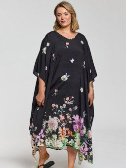 GLIA - Plus Size Kjole fra Gozzip
