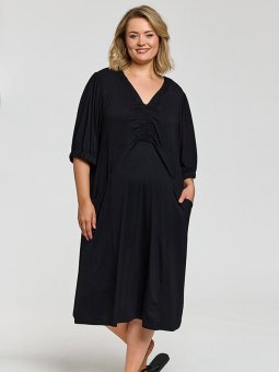 GKEIRA - Plus Size Kjole fra Gozzip