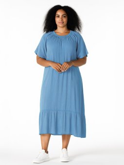 YELVA - Plus Size Kjole fra Studio