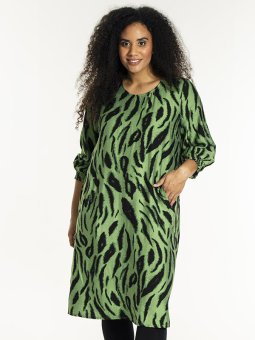 GUNNEL - Plus Size Kjole fra Studio