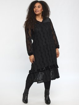 SMETTE - Plus Size Kjole fra Studio