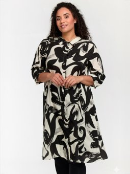 SNELLI - Plus Size Kjole fra Studio