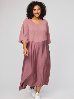 SYRSA - Plus Size Kjole fra Studio
