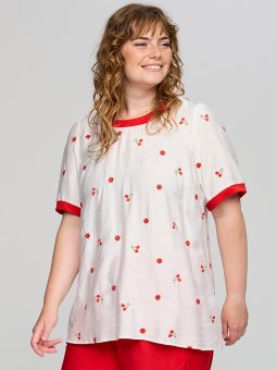 SAVA - Plus Size T-skjorte fra Studio
