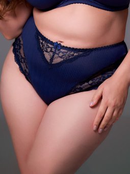 BEATE MIDI - Plus Size Truse fra Plaisir