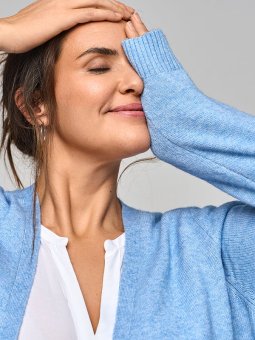 CARESLY - Plus Size Cardigan fra Only Carmakoma