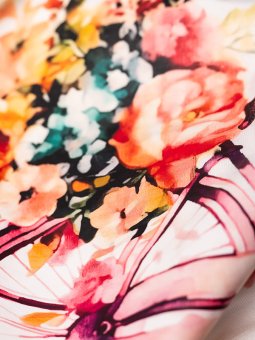 SBELLA - Plus Size T-shirt fra Studio