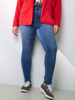 CARICONIC - Plus Size Jeans fra Only Carmakoma