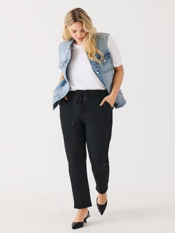 GOLDTRASH - Plus Size Bukser fra Only Carmakoma